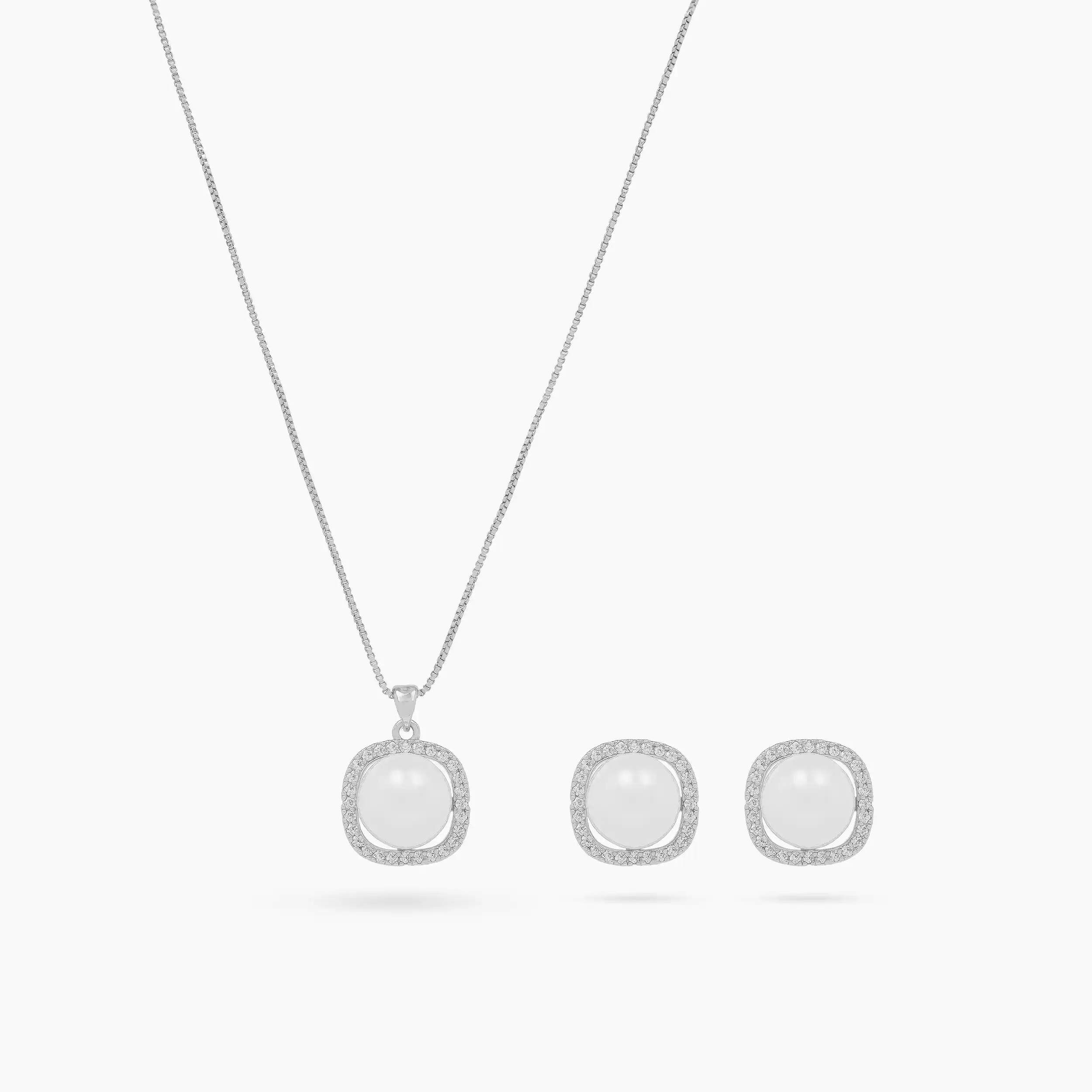 Royal Elegant Pearly Necklace - Image 3